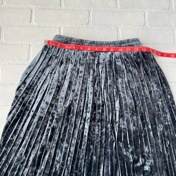 Goldie Grey Blue Crushed Velvet Pleated Pull On Midi Skirt -sz S - Picture 4 of 5